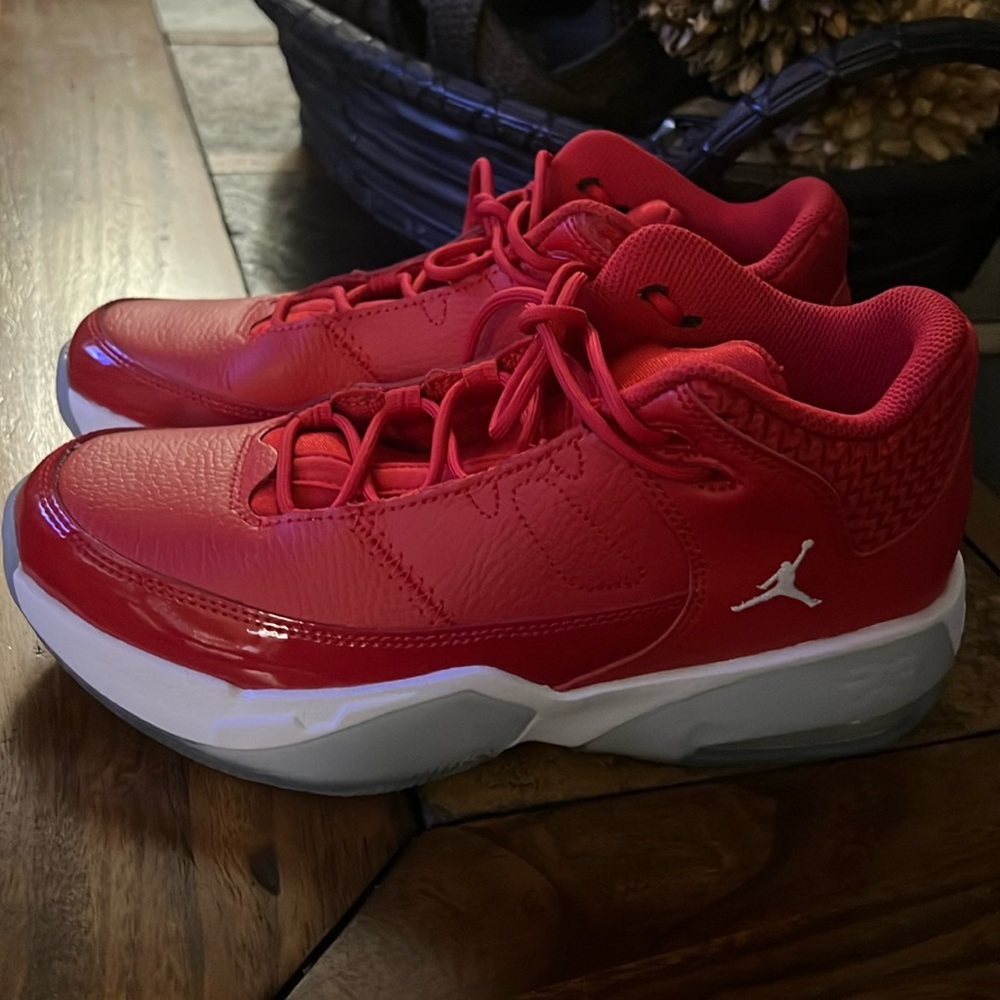 Nike Air Jordan Max Aura 3 Basketball Sneaker Red White DA8021-600